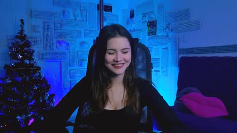 Snapshot of evathopson chatting on 12.26.24 Eva next stream - - 1600 UTC2000 online show from 12.26.24