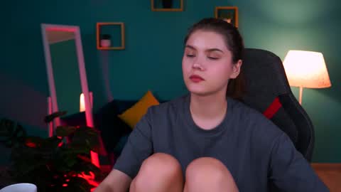 Snapshot of evathopson chatting on 01.24.25 Eva next stream - - 1600 UTC2000 online show from 01.24.25