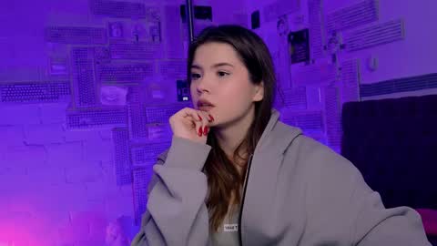 Snapshot of evathopson chatting on 02.06.25 Eva next stream - - 1600 UTC2000 online show from 02.06.25