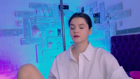 Snapshot of evathopson chatting on 02.07.25 Eva next stream - - 1600 UTC2000 online show from 02.07.25