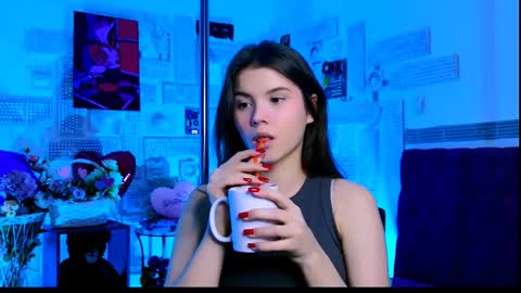 Snapshot of evathopson chatting on 03.06.25 Eva next stream - - 1600 UTC2000 online show from 03.06.25