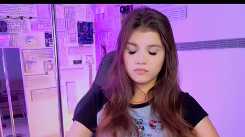 Snapshot of evathopson chatting on 09.19.25 Eva next stream - - 1600 UTC2000 online show from 09.19.25