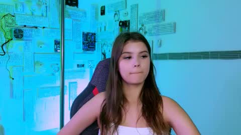 Snapshot of evathopson chatting on 09.30.25 Eva next stream - - 1600 UTC2000 online show from 09.30.25