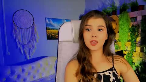 Snapshot of evathopson chatting on 10.15.25 Eva next stream - - 1600 UTC2000 online show from 10.15.25