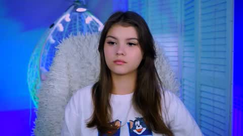 Snapshot of evathopson chatting on 10.26.25 Eva next stream - - 1600 UTC2000 online show from 10.26.25