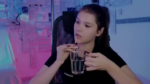 Snapshot of evathopson chatting on 11.20.25 Eva next stream - - 1600 UTC2000 online show from 11.20.25