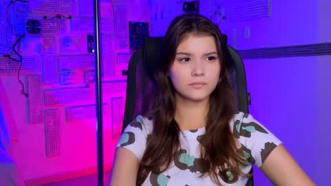 Snapshot of evathopson chatting on 11.22.25 Eva next stream - - 1600 UTC2000 online show from 11.22.25