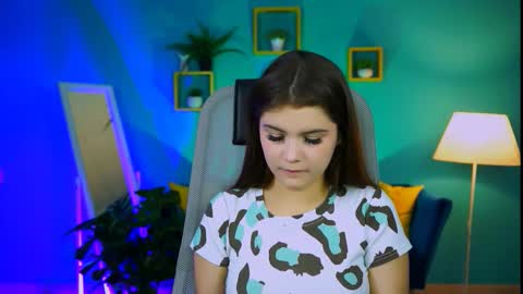 Snapshot of evathopson chatting on 11.28.25 Eva next stream - - 1600 UTC2000 online show from 11.28.25