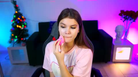 Snapshot of evathopson chatting on 12.14.25 Eva next stream - - 1600 UTC2000 online show from 12.14.25