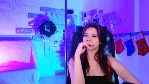 Snapshot of evathopson chatting on 12.20.25 Eva next stream - - 1600 UTC2000 online show from 12.20.25