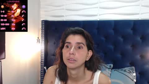 Snapshot of evawilliams_ chatting on 02.11.25 Eva online show from 02.11.25