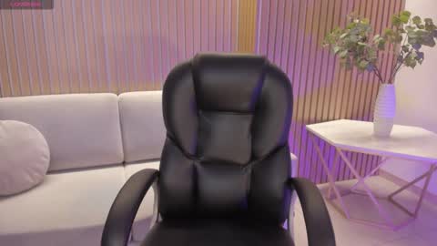 Snapshot of evebenson chatting on 11.08.25 Eve online show from 11.08.25