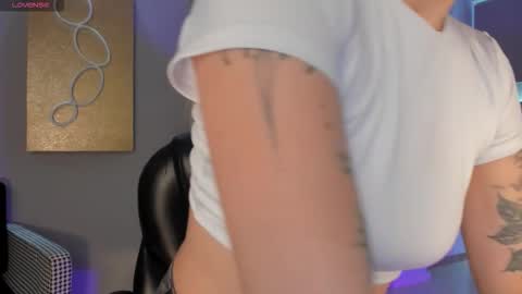 Snapshot of evebenson chatting on 11.13.25 Eve online show from 11.13.25