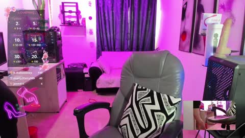 Snapshot of evee_e chatting on 01.24.25 Evee online show from 01.24.25