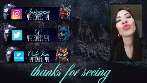 Snapshot of evee_e chatting on 03.12.25 Evee online show from 03.12.25