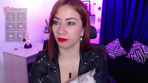 Snapshot of evee_e chatting on 09.21.25 Evee online show from 09.21.25