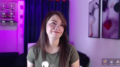 Snapshot of evee_e chatting on 12.19.25 Evee online show from 12.19.25