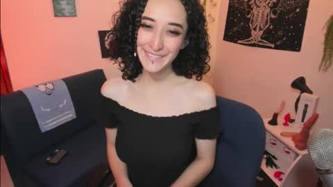 Snapshot of evee_uwu chatting on 11.18.25 Eve Jane online show from 11.18.25