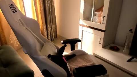 eveeevian online show from 03.05.25