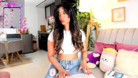 Snapshot of eveekendal_ chatting on 11.12.25 Eve online show from 11.12.25