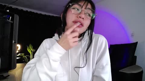 Kissed by an angel  IG evee  lyn20 online show from 12.18.24