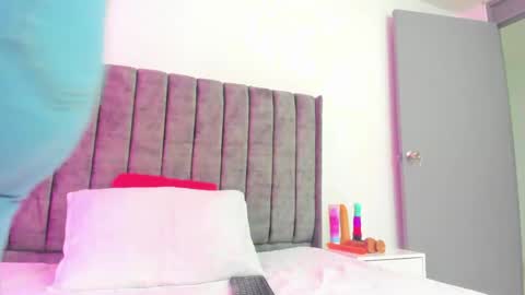 evelin__thompsson online show from 05.21.26