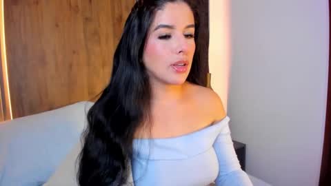 Snapshot of evelin_lopezz chatting on 09.23.25 E V E L I N online show from 09.23.25