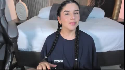 E V E L I N online show from 03.05.26