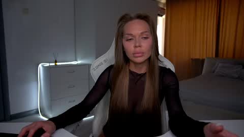 Snapshot of evelina_fox chatting on 05.18.26 Evelina online show from 05.18.26