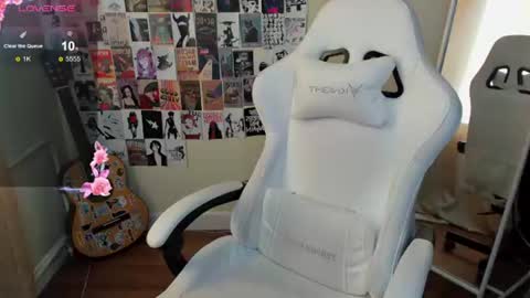Evelina online show from 06.17.26