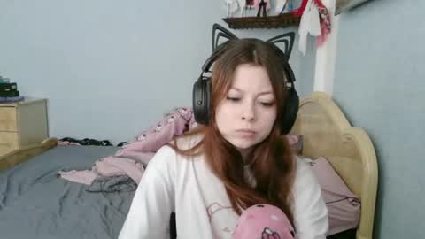 Snapshot of evelinamercer chatting on 07.06.26 Alice 3 online show from 07.06.26