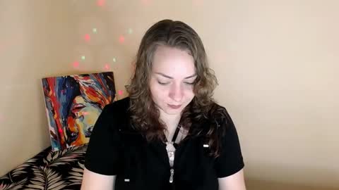Snapshot of evelineli chatting on 09.18.25 Lydia online show from 09.18.25