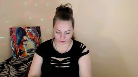 Snapshot of evelineli chatting on 09.22.25 Lydia online show from 09.22.25