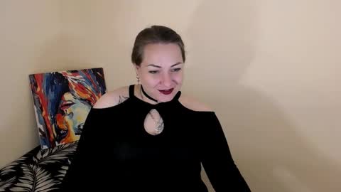 Snapshot of evelineli chatting on 09.25.25 Lydia online show from 09.25.25