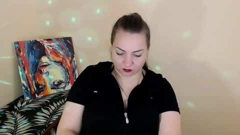 Snapshot of evelineli chatting on 10.09.25 Lydia online show from 10.09.25