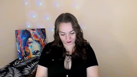 Snapshot of evelineli chatting on 10.10.25 Lydia online show from 10.10.25