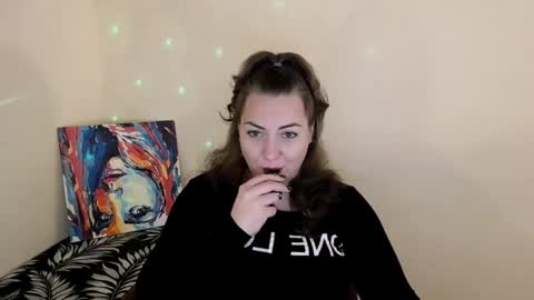 Snapshot of evelineli chatting on 10.15.25 Lydia online show from 10.15.25