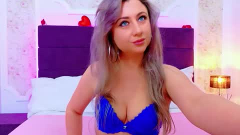 Snapshot of evelinhill chatting on 02.21.26 EvelinHill online show from 02.21.26