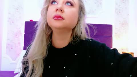 Snapshot of evelinhill chatting on 02.28.26 EvelinHill online show from 02.28.26