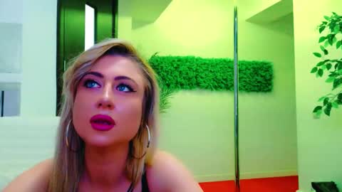 Snapshot of evelinhill chatting on 03.13.26 EvelinHill online show from 03.13.26