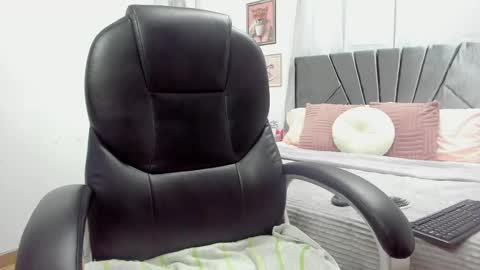 Evelyn online show from 03.12.25