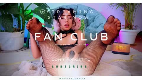Snapshot of evelyn_chelle chatting on 01.06.25 Im Eve or Chelle Next Stream 191224 online show from 01.06.25