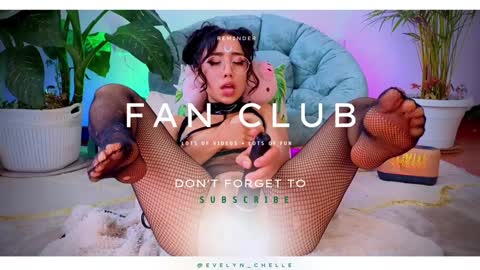 Snapshot of evelyn_chelle chatting on 01.07.25 Im Eve or Chelle Next Stream 191224 online show from 01.07.25