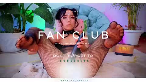 Snapshot of evelyn_chelle chatting on 03.11.25 Im Eve or Chelle Next Stream 191224 online show from 03.11.25