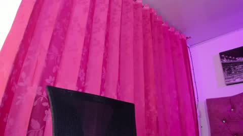 Evelyn Sandoval online show from 05.01.26