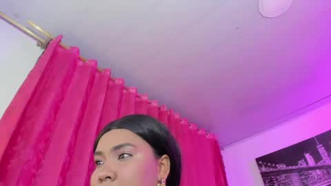 Evelyn Sandoval online show from 05.17.26