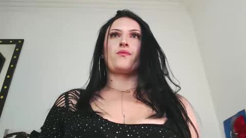 Snapshot of evelyn_sheeran chatting on 01.25.25 Julieta online show from 01.25.25