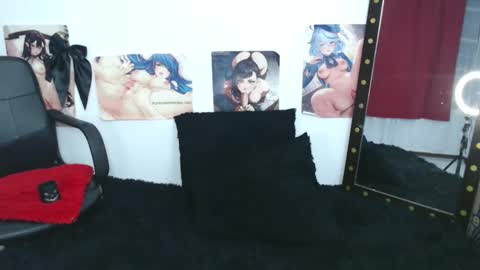 Snapshot of evelyn_sheeran chatting on 10.14.25 Julieta online show from 10.14.25