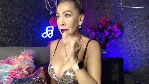 Snapshot of evelynagrey chatting on 01.22.25 EvelynaGrey online show from 01.22.25