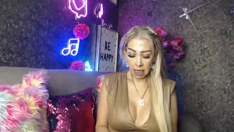 Snapshot of evelynagrey chatting on 01.25.25 EvelynaGrey online show from 01.25.25